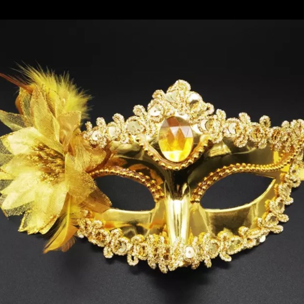 ✨MYSTIQUE✨MOLDED PLASTIC GOLD OR SILVER MASK - Picture 7 of 15
